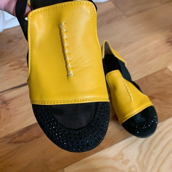 Mjs skull and crossbones slip ons. Size 8 - Picture 2 of 8